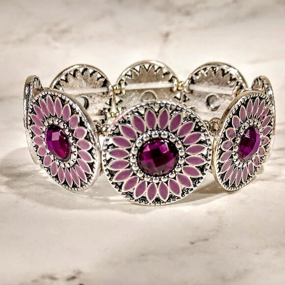 Purple flower stretch bracelet with painted flowers and purple crystals - Picture 1 of 8